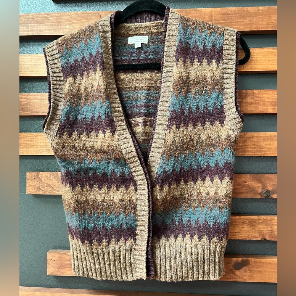 Wool Blend V‑Neck Sweater Vest in Brown/Blue Pattern